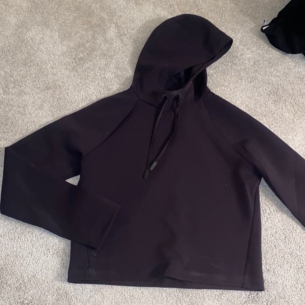 Lululemon black cropped hoodie